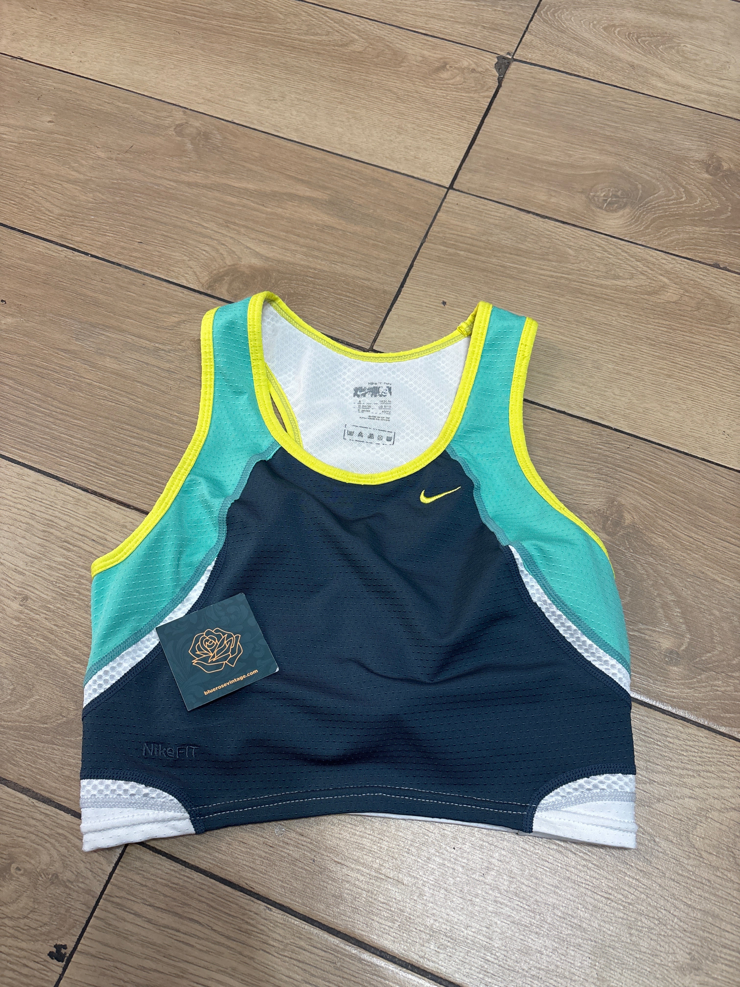 TOP NIKE 739