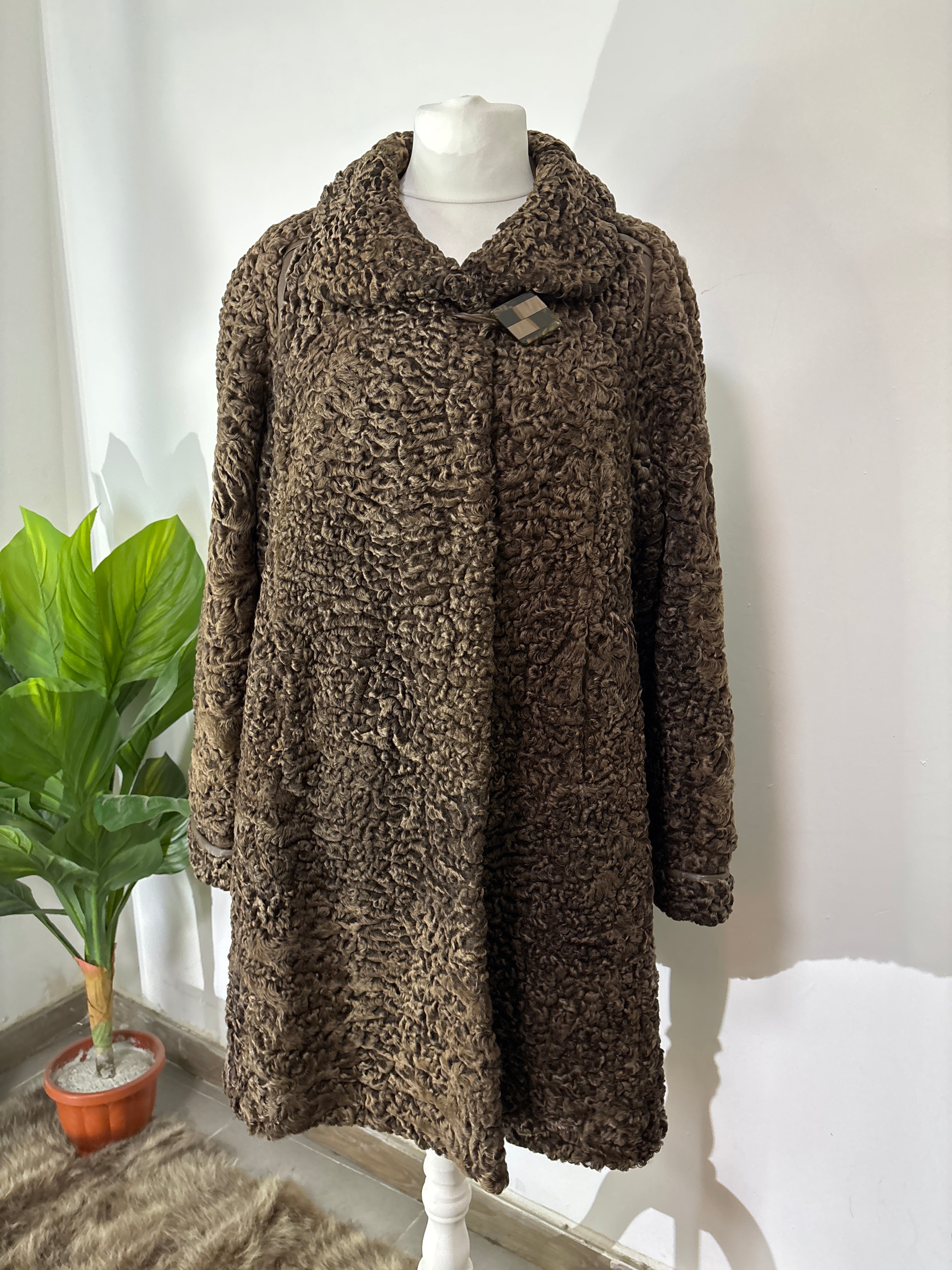 PELLICCIA IN ASTRAKAN MARRONE 01