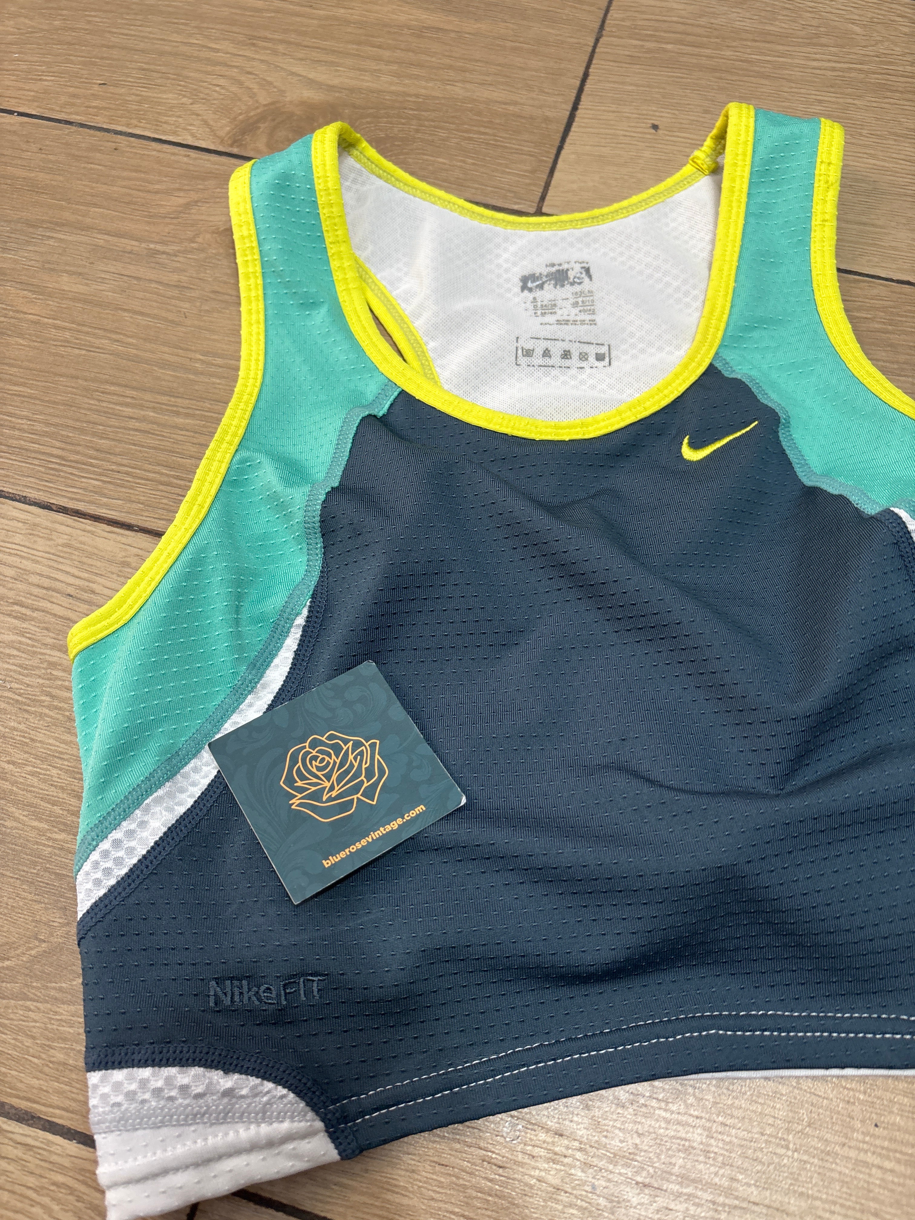TOP NIKE 739