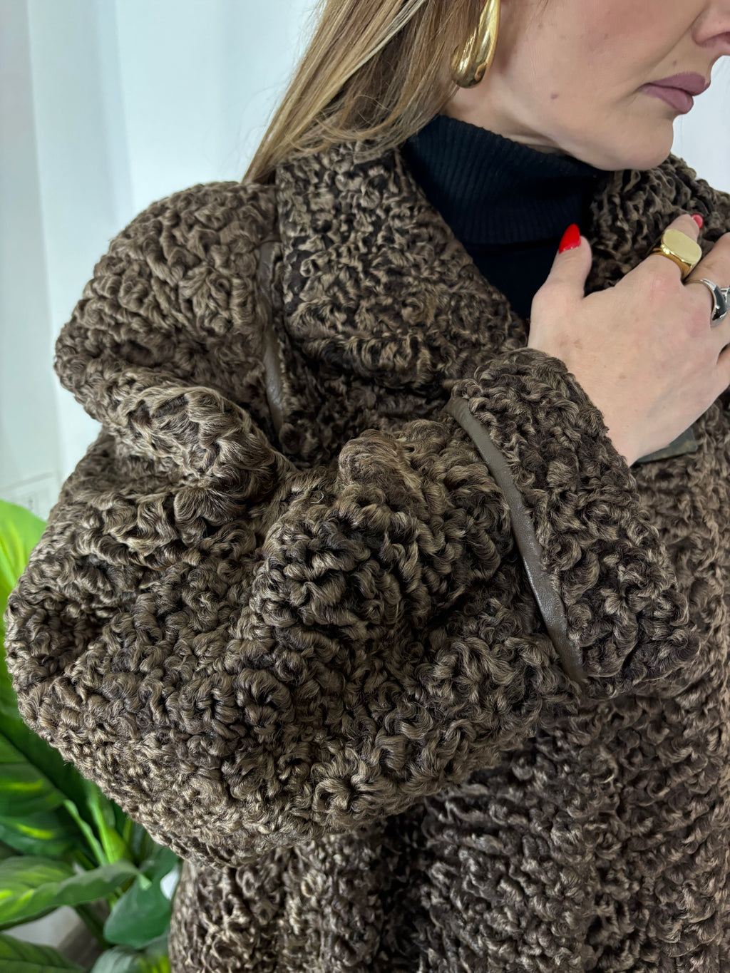 PELLICCIA IN ASTRAKAN MARRONE 01